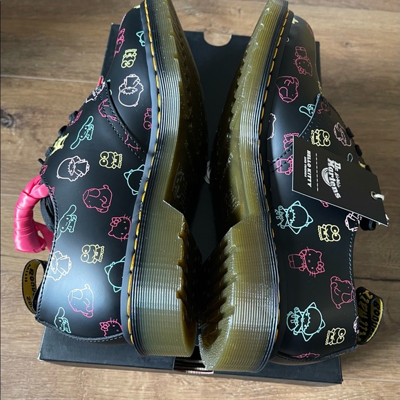 DOC MARTEN’S-NWT/Box Leather Sanrio Character Shoes - Picture 2 of 13
